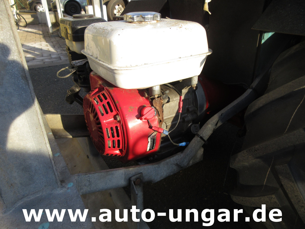 Kommunal-/ Sonderfahrzeug Beachtech Sweepy walk-behind Beachcleaner Strandreiniger Cribleuse de Plage: das Bild 15