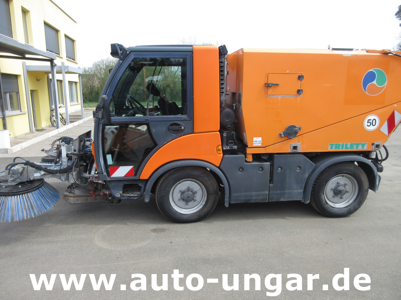 Multicar Tremo X56 4x4 Euro 5 Bj. 2015 Trilety TXK Kehr-Aufbau Motorschaden - Kommunal-/ Sonderfahrzeug: das Bild 4 Multicar Tremo X56 4x4 Euro 5 Bj. 2015 Trilety TXK Kehr-Aufbau Motorschaden - Kommunal-/ Sonderfahrzeug: das Bild 4