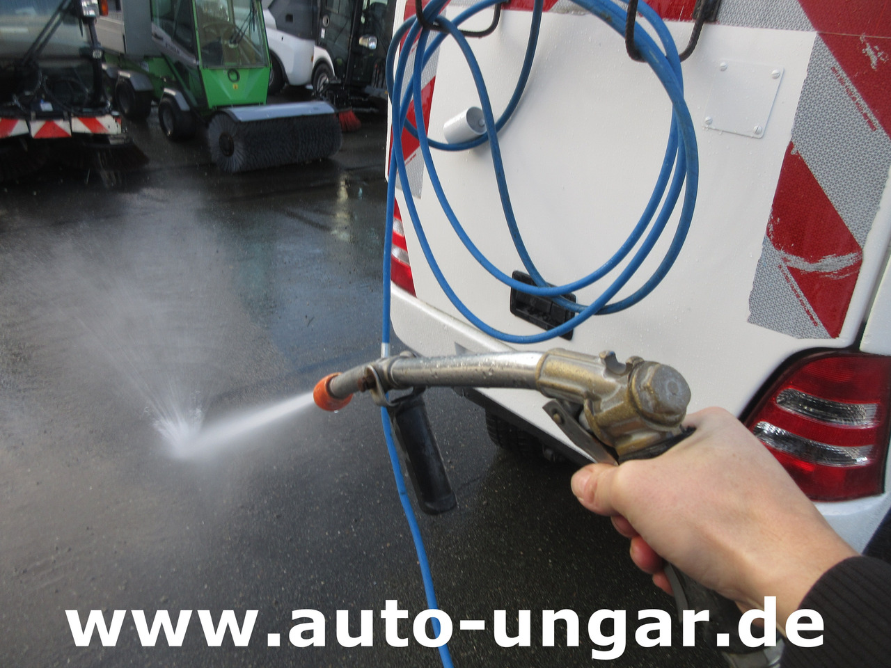 Multicar Tremo X56 CMAR LC 860 Schwemmfahrzeug Streetwasher 4x4x4 Baujahr 2014 EU5 - Kommunal-/ Sonderfahrzeug: das Bild 4 Multicar Tremo X56 CMAR LC 860 Schwemmfahrzeug Streetwasher 4x4x4 Baujahr 2014 EU5 - Kommunal-/ Sonderfahrzeug: das Bild 4