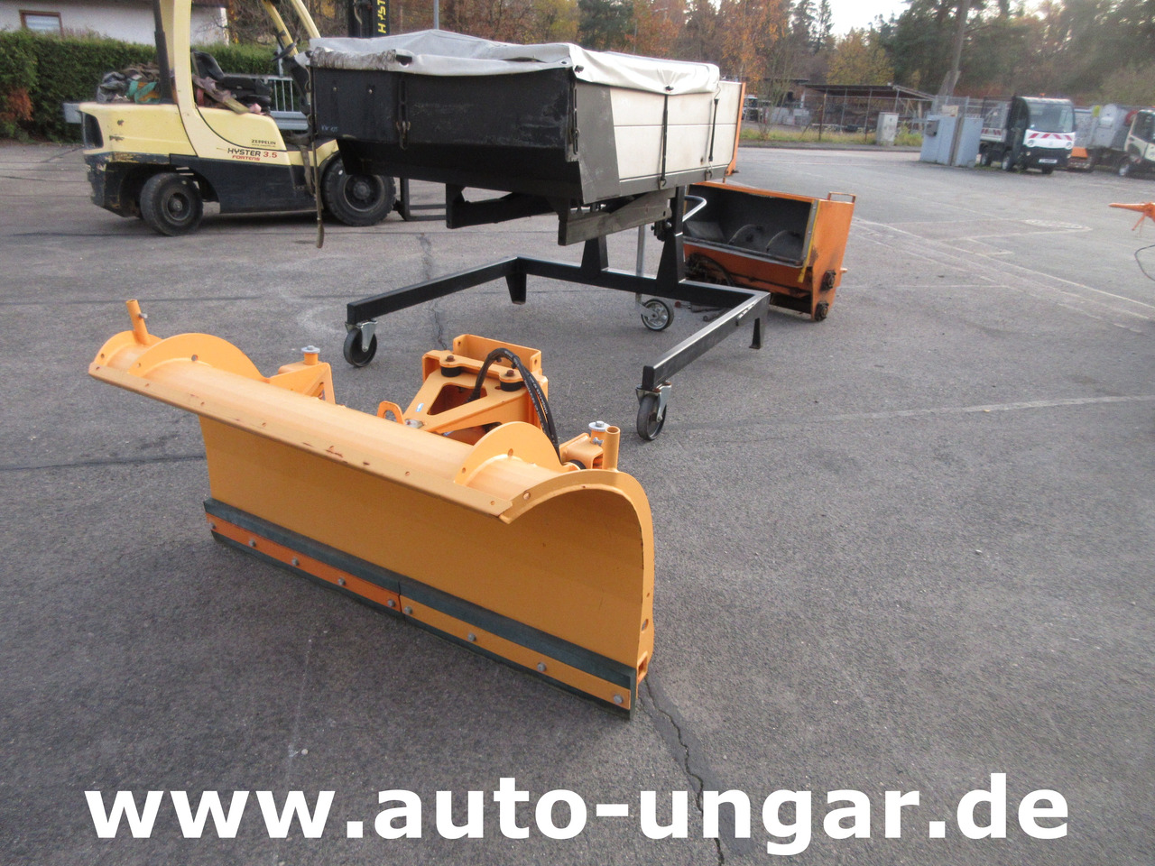 Nilfisk CR 3500 Winterdienst - Paket Schneepflug Streuer Kipper - Pritsche - Schneeräumfahrzeug: das Bild 2 Nilfisk CR 3500 Winterdienst - Paket Schneepflug Streuer Kipper - Pritsche - Schneeräumfahrzeug: das Bild 2