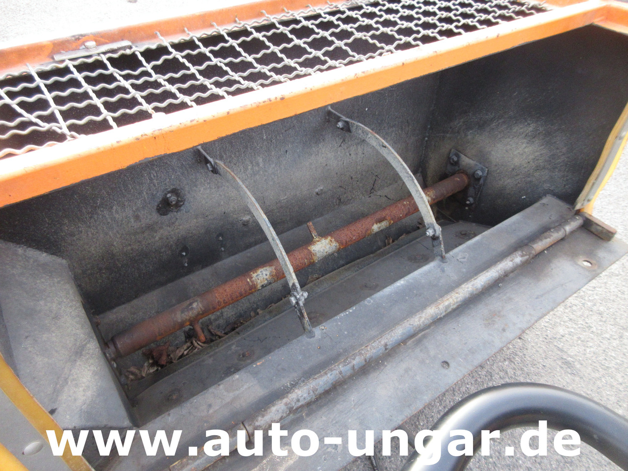 Schneeräumfahrzeug Nilfisk CR 3500 Winterdienst - Paket Schneepflug Streuer Kipper - Pritsche: das Bild 13