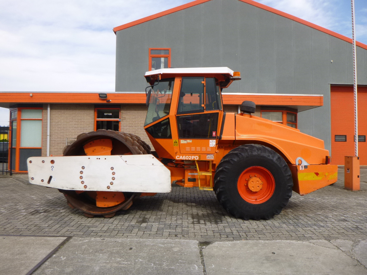 DYNAPAC CA602PD - Walzenzug: das Bild 1 DYNAPAC CA602PD - Walzenzug: das Bild 1
