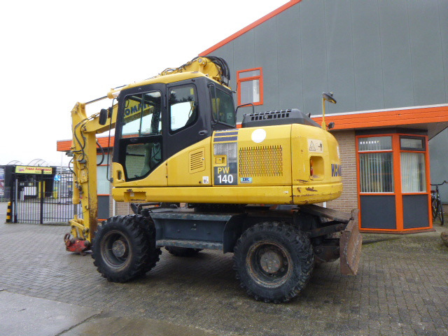KOMATSU PW140-7 - Mobilbagger: das Bild 2 KOMATSU PW140-7 - Mobilbagger: das Bild 2