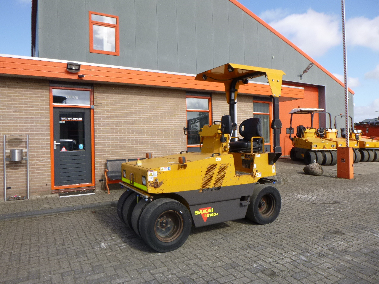 SAKAI TS160-2 - Gummiradwalze: das Bild 2 SAKAI TS160-2 - Gummiradwalze: das Bild 2