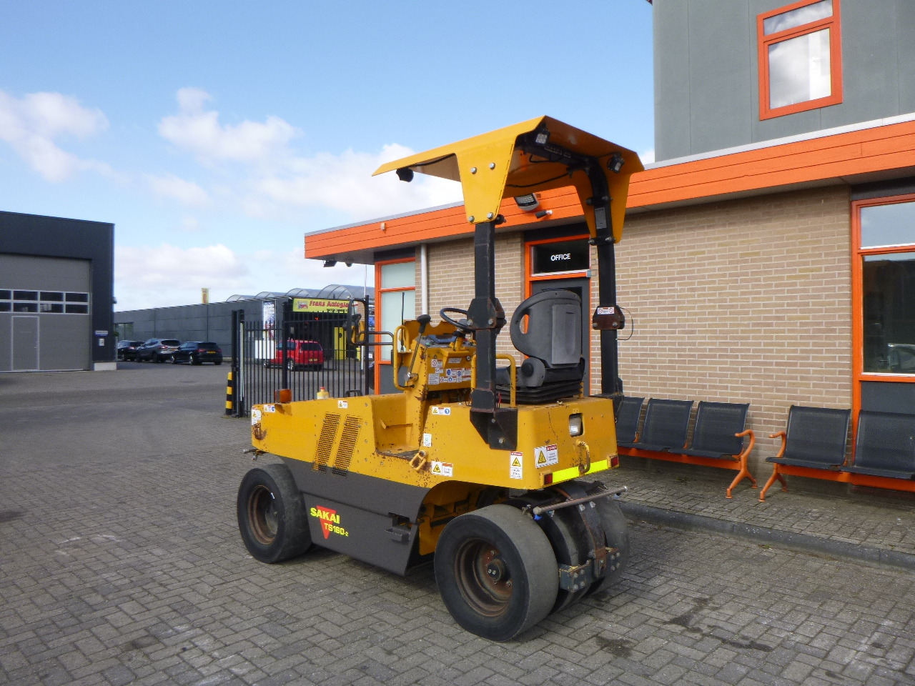SAKAI TS160-2 - Gummiradwalze: das Bild 3 SAKAI TS160-2 - Gummiradwalze: das Bild 3