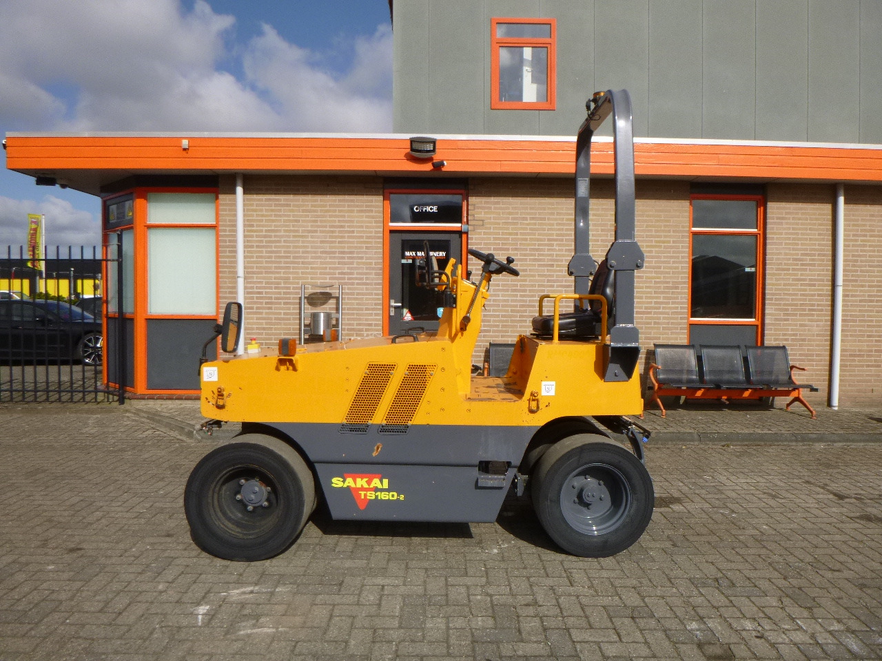 SAKAI TS160-2 - Gummiradwalze: das Bild 1 SAKAI TS160-2 - Gummiradwalze: das Bild 1