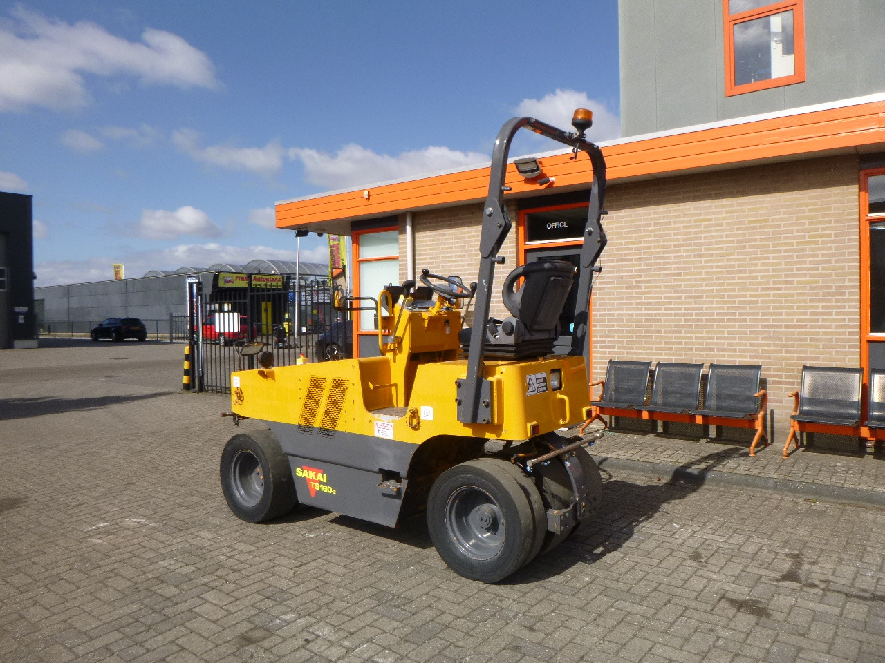 SAKAI TS160-2 - Gummiradwalze: das Bild 2 SAKAI TS160-2 - Gummiradwalze: das Bild 2