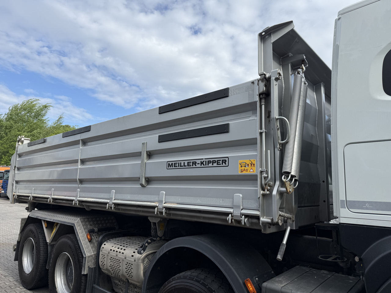 Iveco T-Way 510 / AT410T51 8X4 Meiller - Kipper: das Bild 2 Iveco T-Way 510 / AT410T51 8X4 Meiller - Kipper: das Bild 2