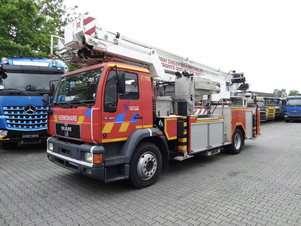 MAN L2000 18.284 Feuerwehr Bronto Skylift 27 Meter - LKW mit Arbeitsbühne: das Bild 1 MAN L2000 18.284 Feuerwehr Bronto Skylift 27 Meter - LKW mit Arbeitsbühne: das Bild 1