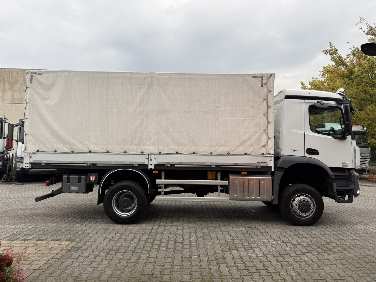 Pritsche LKW Mercedes-Benz Arocs 1827 AK 4X4 Ex-: das Bild 12