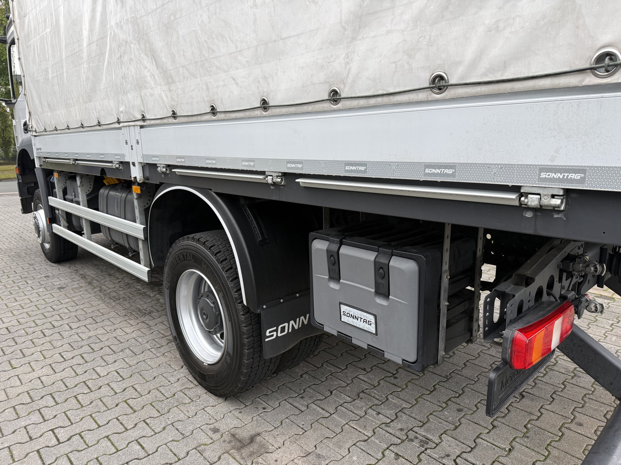 Pritsche LKW Mercedes-Benz Arocs 1827 AK 4X4 Ex-: das Bild 15