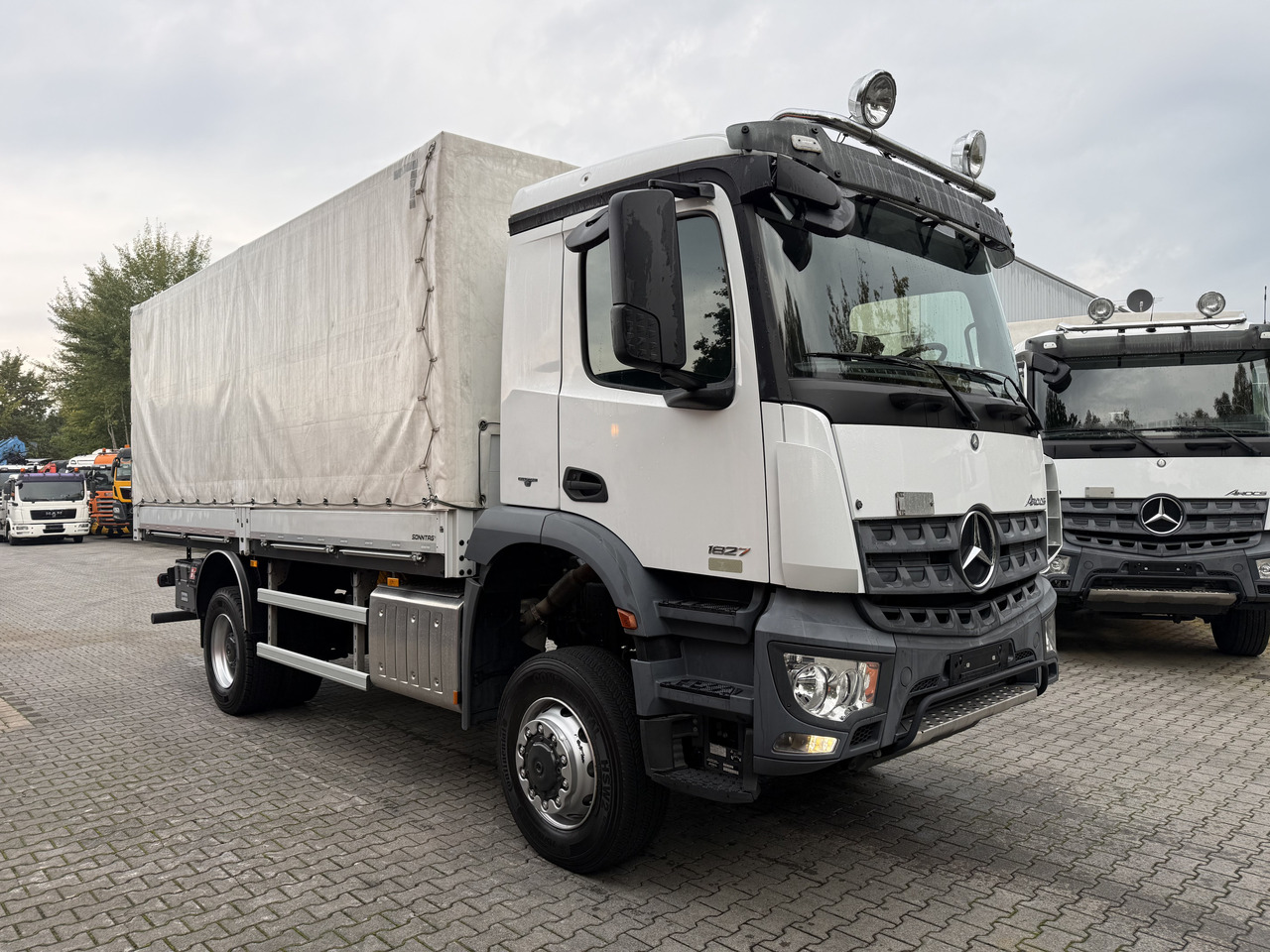 Pritsche LKW Mercedes-Benz Arocs 1827 AK 4X4 Ex-: das Bild 11