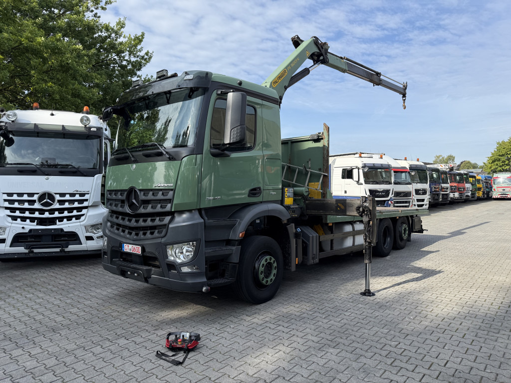 Autokran, Pritsche LKW Mercedes-Benz Arocs 2542 6X2 Kran Palfinger 16001: das Bild 13