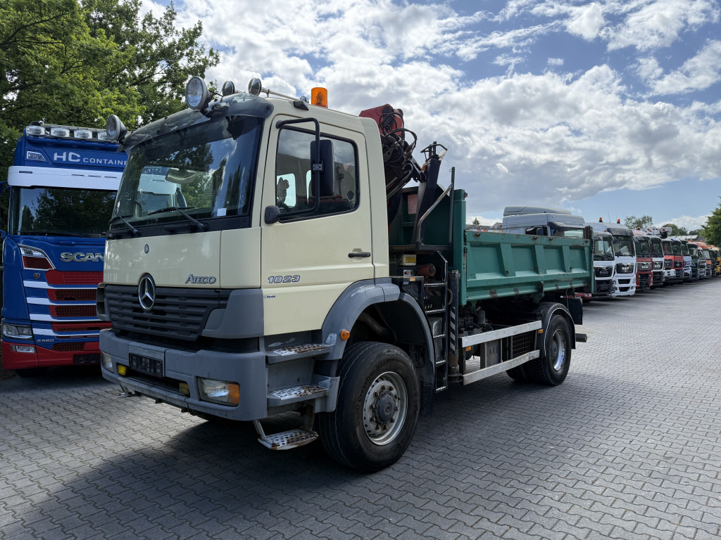 Autokran, Kipper Mercedes-Benz Atego 1823 AK 4X4 Kipper Kran Palfinger PK10000: das Bild 1
