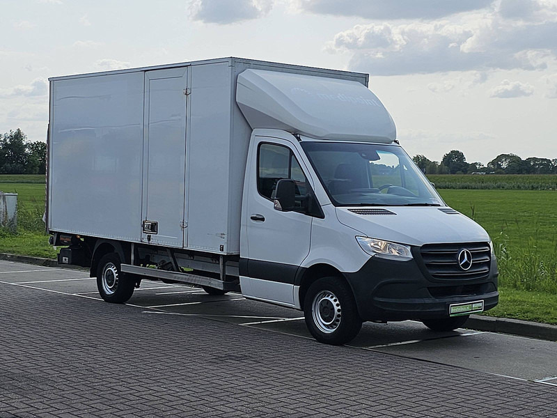 Mercedes-Benz Sprinter - Koffer Transporter: das Bild 5 Mercedes-Benz Sprinter - Koffer Transporter: das Bild 5
