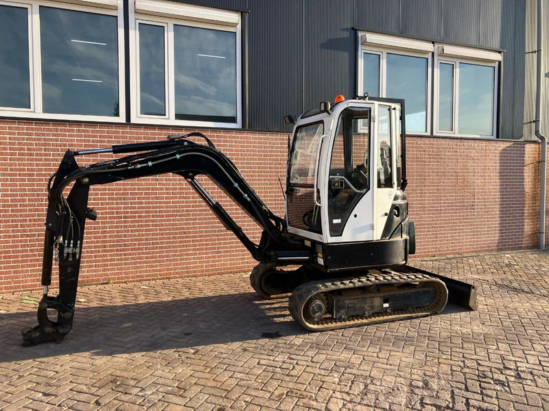 Messersi M28UC - Minibagger: das Bild 1 Messersi M28UC - Minibagger: das Bild 1