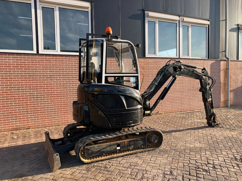 Messersi M28UC - Minibagger: das Bild 2 Messersi M28UC - Minibagger: das Bild 2