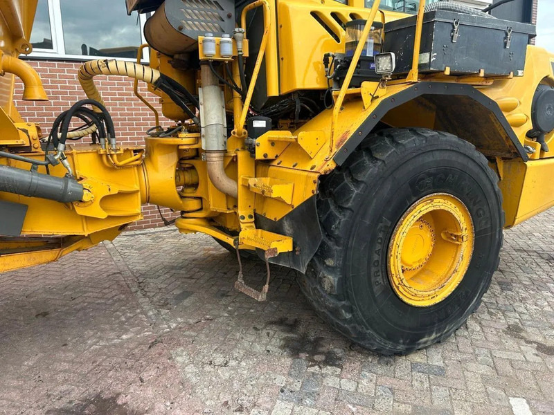 Knickgelenkter Dumper Volvo A25D: das Bild 12