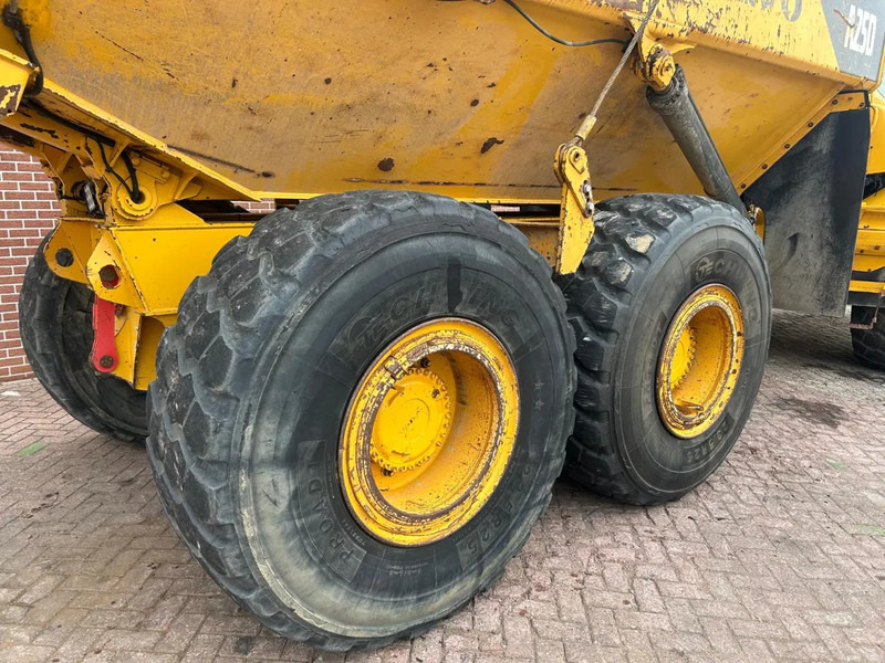 Knickgelenkter Dumper Volvo A25D: das Bild 7