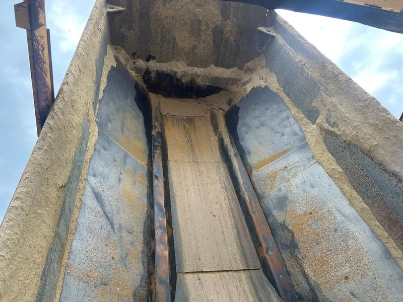 Knickgelenkter Dumper Volvo A25D: das Bild 10