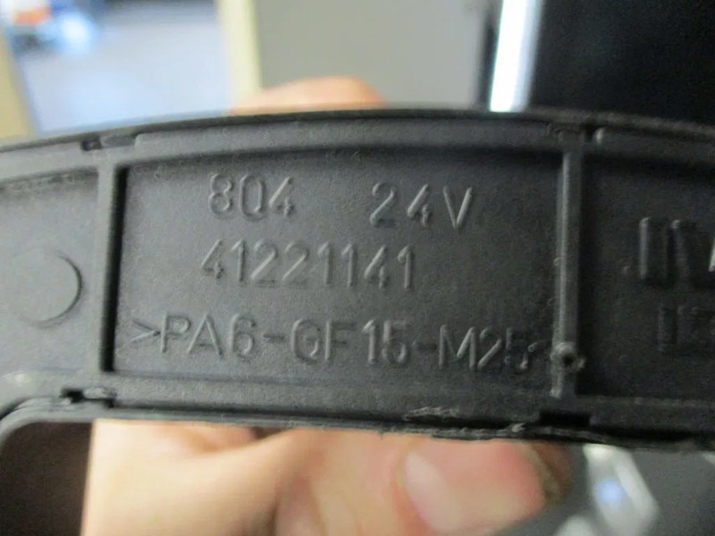 Iveco HIWAY 41221141 REGELEENHEID EURO 6 - Elektrische Ausrüstung für LKW: das Bild 5 Iveco HIWAY 41221141 REGELEENHEID EURO 6 - Elektrische Ausrüstung für LKW: das Bild 5