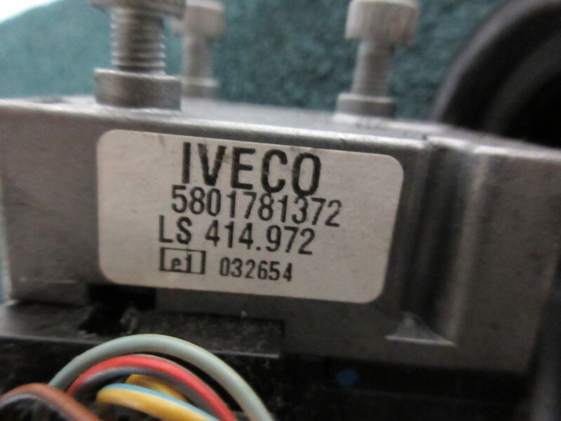 Iveco HIWAY 5801781372 STUURKOLOM EURO 6 - Elektrische Ausrüstung für LKW: das Bild 2 Iveco HIWAY 5801781372 STUURKOLOM EURO 6 - Elektrische Ausrüstung für LKW: das Bild 2