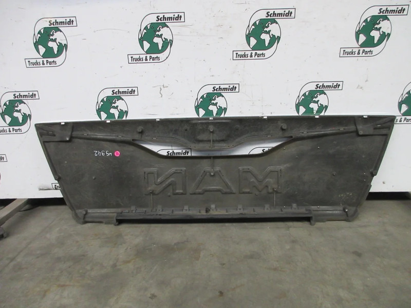 MAN 81.61150-0142//81.61150-6107 GRILL SMAL TGS 24.460 EURO 6 MODEL 2020 - Kühlergrill für LKW: das Bild 2 MAN 81.61150-0142//81.61150-6107 GRILL SMAL TGS 24.460 EURO 6 MODEL 2020 - Kühlergrill für LKW: das Bild 2