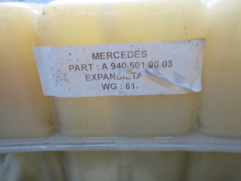 Mercedes-Benz AXOR A 940 501 00 03 EXPANSIEVAT EURO 5 - Ausgleichsbehälter für LKW: das Bild 4 Mercedes-Benz AXOR A 940 501 00 03 EXPANSIEVAT EURO 5 - Ausgleichsbehälter für LKW: das Bild 4