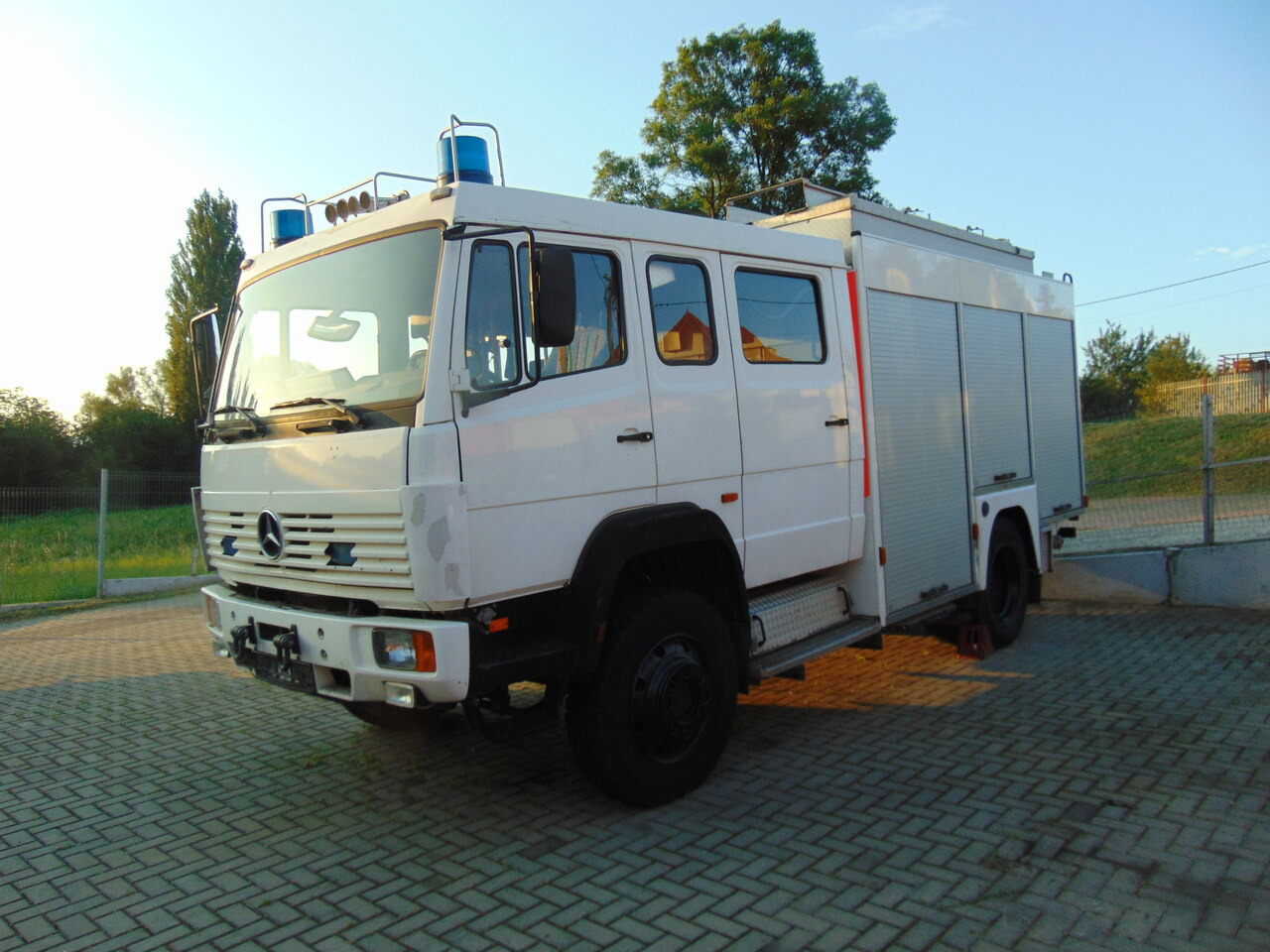 MERCEDES-BENZ 1124AF 4x4 MAGIRUS - Kommunal-/ Sonderfahrzeug: das Bild 1 MERCEDES-BENZ 1124AF 4x4 MAGIRUS - Kommunal-/ Sonderfahrzeug: das Bild 1
