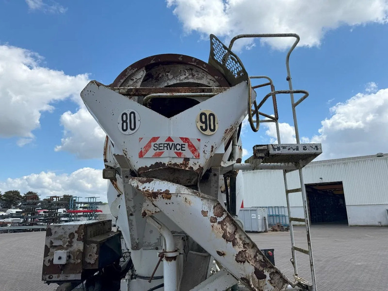 Liebherr 804 FSL 804 FSL / 8m³ / WATERTANK 500 LITER / POMP NOT INCLUDED / ! EMPTY ! / 2015 - Anbauteil: das Bild 4 Liebherr 804 FSL 804 FSL / 8m³ / WATERTANK 500 LITER / POMP NOT INCLUDED / ! EMPTY ! / 2015 - Anbauteil: das Bild 4