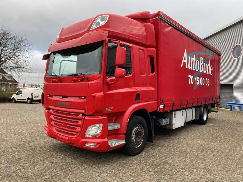 DAF CF400 / CURTAIN SAILS / BIG PLATFORM 2500 KG / DEB / NAVI / FULL-AIR / LWDS / ACC / AUTOMATIC / EURO-6 / 2015 - Koffer LKW: das Bild 1 DAF CF400 / CURTAIN SAILS / BIG PLATFORM 2500 KG / DEB / NAVI / FULL-AIR / LWDS / ACC / AUTOMATIC / EURO-6 / 2015 - Koffer LKW: das Bild 1