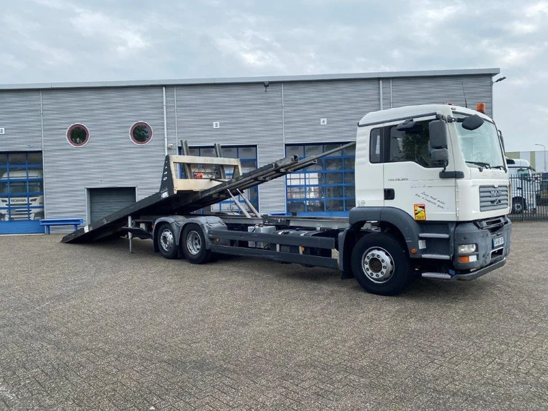 MAN TGA26.320 / SLIDING PLATEAU / WINCH / LIFT AXLE / MACHINE CARRIER / MANUAL / EURO-4 / 2007 - Pritsche LKW: das Bild 3 MAN TGA26.320 / SLIDING PLATEAU / WINCH / LIFT AXLE / MACHINE CARRIER / MANUAL / EURO-4 / 2007 - Pritsche LKW: das Bild 3
