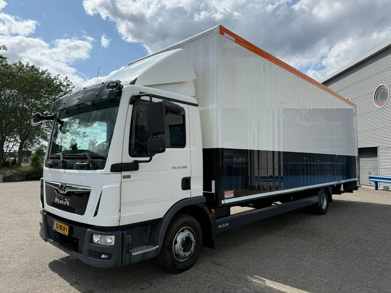 MAN TGL12.190 / NL TRUCK / ONLY:532353 KM / TUV:30-08-2025 / PLATFORM 1500KG / AIRCO / AUTOMATIC / EURO-6 / 2018 - Koffer LKW: das Bild 1 MAN TGL12.190 / NL TRUCK / ONLY:532353 KM / TUV:30-08-2025 / PLATFORM 1500KG / AIRCO / AUTOMATIC / EURO-6 / 2018 - Koffer LKW: das Bild 1