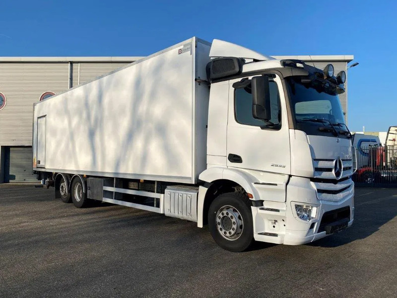 Mercedes-Benz Antos 2533 / LIFT AXLE / HEATED CLOSED BOX / PLATFORM 2000 KG / ONLY:506959 KM / SIDE DOOR / AUTOMATIC / EURO-6 / 2019 - Koffer LKW: das Bild 2 Mercedes-Benz Antos 2533 / LIFT AXLE / HEATED CLOSED BOX / PLATFORM 2000 KG / ONLY:506959 KM / SIDE DOOR / AUTOMATIC / EURO-6 / 2019 - Koffer LKW: das Bild 2