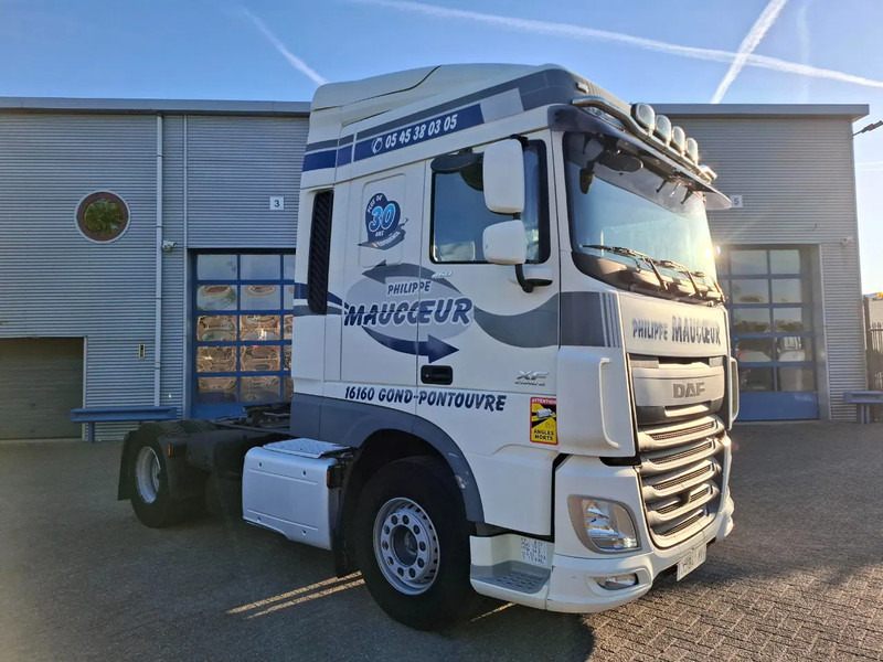 DAF XF106-460 / INTARDER / DEB / MANUAL / AIRCO / CLEAN TRUCK / EURO-6 / 2014 - Sattelzugmaschine: das Bild 2 DAF XF106-460 / INTARDER / DEB / MANUAL / AIRCO / CLEAN TRUCK / EURO-6 / 2014 - Sattelzugmaschine: das Bild 2