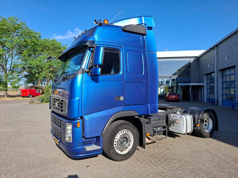 Volvo FH13-400 / HYDRAULICS / NL TRUCK / TUV:14-09-2025 / GLOBETROTTER / FRIGDE / AIRCO / AUTOMATIC / EURO-5 / 2006 - Sattelzugmaschine: das Bild 1 Volvo FH13-400 / HYDRAULICS / NL TRUCK / TUV:14-09-2025 / GLOBETROTTER / FRIGDE / AIRCO / AUTOMATIC / EURO-5 / 2006 - Sattelzugmaschine: das Bild 1