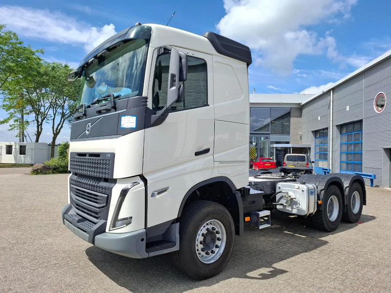 Volvo FH5-500 / 6X4 / RETARDER / HYDRAULICS / ONLY:46190 KM / BIG AXLE / 52 TON / VEB+ / ACC / LWDS / TOP CONDITION / AUTOMATIC / EURO - Sattelzugmaschine: das Bild 1 Volvo FH5-500 / 6X4 / RETARDER / HYDRAULICS / ONLY:46190 KM / BIG AXLE / 52 TON / VEB+ / ACC / LWDS / TOP CONDITION / AUTOMATIC / EURO - Sattelzugmaschine: das Bild 1