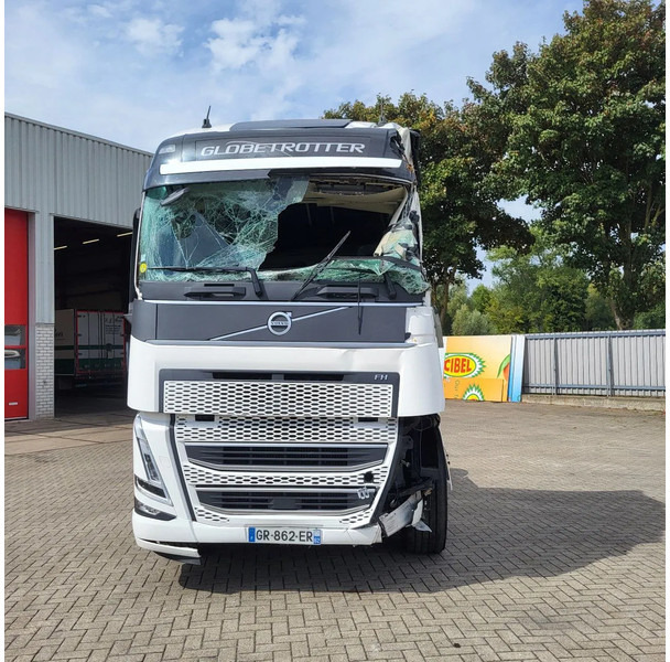Volvo FH5-500 / ENGINE RUNNING / VEB+ / I-PARKCOOL / ONLY:349717 KM / TURBO COMPOUND / ACC / LWDS / SIDESKIRTS / AUTOMATIC / EURO-6 / - Sattelzugmaschine: das Bild 2 Volvo FH5-500 / ENGINE RUNNING / VEB+ / I-PARKCOOL / ONLY:349717 KM / TURBO COMPOUND / ACC / LWDS / SIDESKIRTS / AUTOMATIC / EURO-6 / - Sattelzugmaschine: das Bild 2