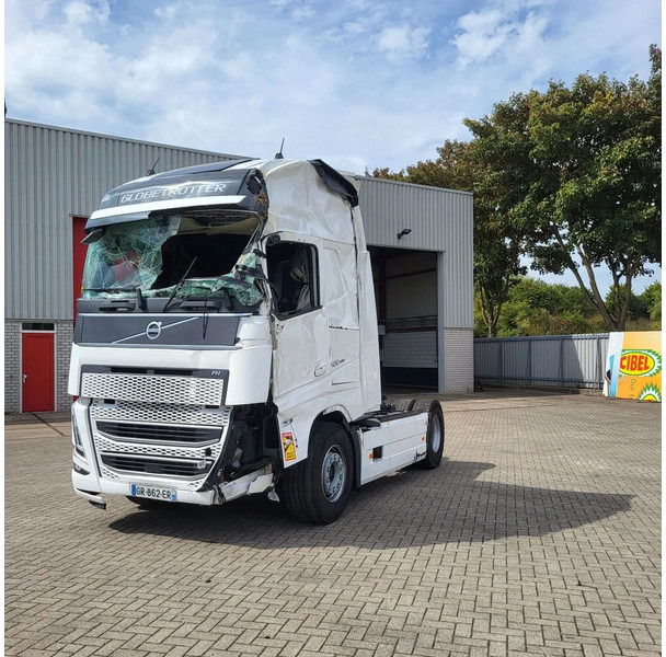 Volvo FH5-500 / ENGINE RUNNING / VEB+ / I-PARKCOOL / ONLY:349717 KM / TURBO COMPOUND / ACC / LWDS / SIDESKIRTS / AUTOMATIC / EURO-6 / - Sattelzugmaschine: das Bild 1 Volvo FH5-500 / ENGINE RUNNING / VEB+ / I-PARKCOOL / ONLY:349717 KM / TURBO COMPOUND / ACC / LWDS / SIDESKIRTS / AUTOMATIC / EURO-6 / - Sattelzugmaschine: das Bild 1