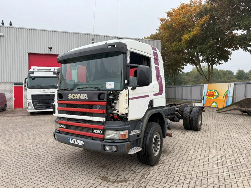 Scania P124-420 / ENGINE RUNNING / RETARDER / BIG AXLE / FULL-STEEL / ONLY: 540918 KM / OLD TACHO / AIRCO / MANUAL / EURO-3 / 2002 - Fahrgestell LKW: das Bild 1 Scania P124-420 / ENGINE RUNNING / RETARDER / BIG AXLE / FULL-STEEL / ONLY: 540918 KM / OLD TACHO / AIRCO / MANUAL / EURO-3 / 2002 - Fahrgestell LKW: das Bild 1