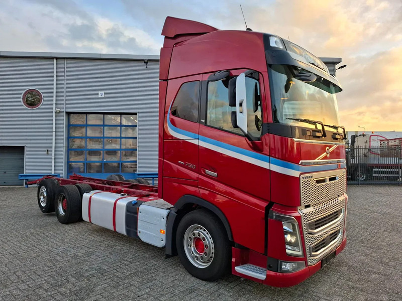 Volvo FH16-750 / BIG AXLE / VEB+ / ONLY:679711 KM / TECHNICAL 70TON / 9TON FRONT AXLE / INLINER / FULL-AIR / AUTOMATIC / EURO-6 / 2018 - Fahrgestell LKW: das Bild 2 Volvo FH16-750 / BIG AXLE / VEB+ / ONLY:679711 KM / TECHNICAL 70TON / 9TON FRONT AXLE / INLINER / FULL-AIR / AUTOMATIC / EURO-6 / 2018 - Fahrgestell LKW: das Bild 2