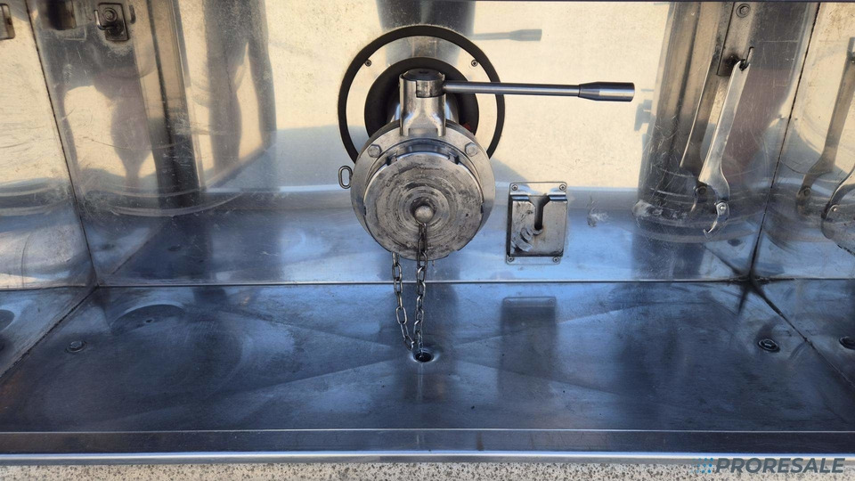 OSTATNÍ GRAPAR T3-G - Potravinářská cisterna 30 m3 - 4 komory - Tankauflieger: das Bild 5 OSTATNÍ GRAPAR T3-G - Potravinářská cisterna 30 m3 - 4 komory - Tankauflieger: das Bild 5