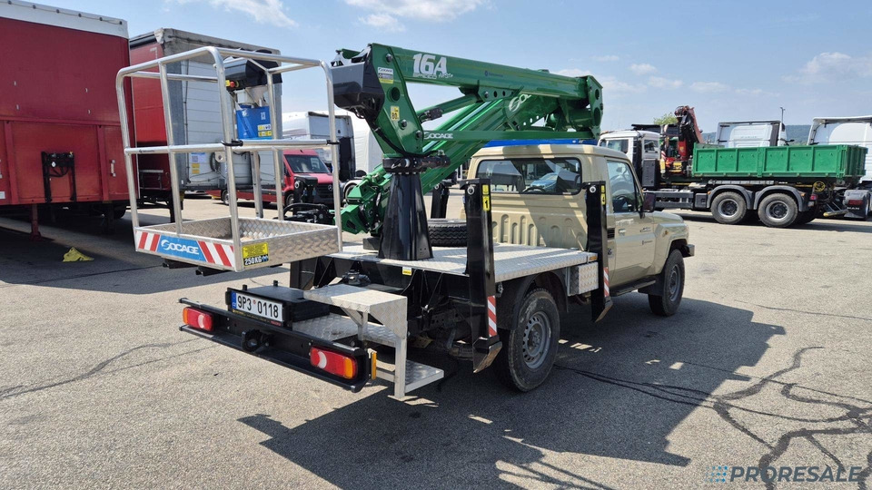 TOYOTA LAND CRUISER 79 montážní plošina - LKW mit Arbeitsbühne: das Bild 4 TOYOTA LAND CRUISER 79 montážní plošina - LKW mit Arbeitsbühne: das Bild 4
