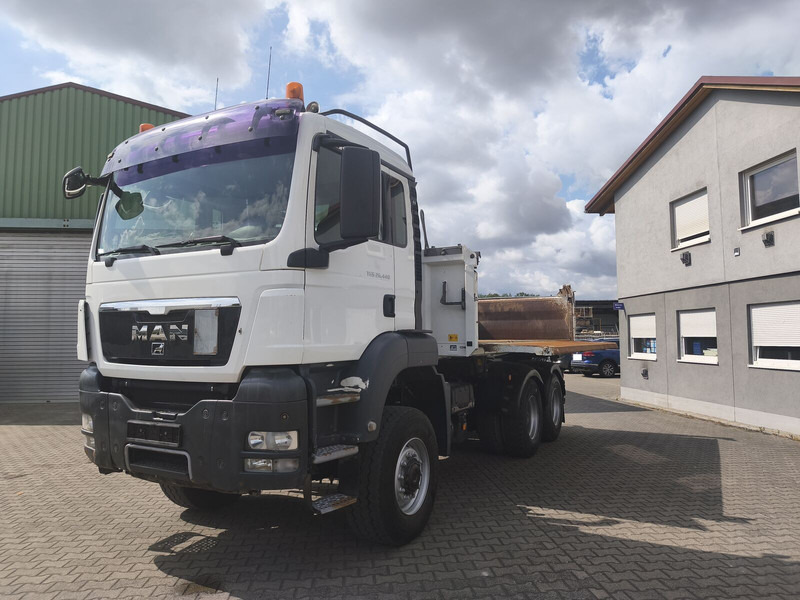 MAN MAN TGS 26.440 Kipper 6x6 Bordmatik Rollplane AHK Euro 5 - Kipper: das Bild 1 MAN MAN TGS 26.440 Kipper 6x6 Bordmatik Rollplane AHK Euro 5 - Kipper: das Bild 1