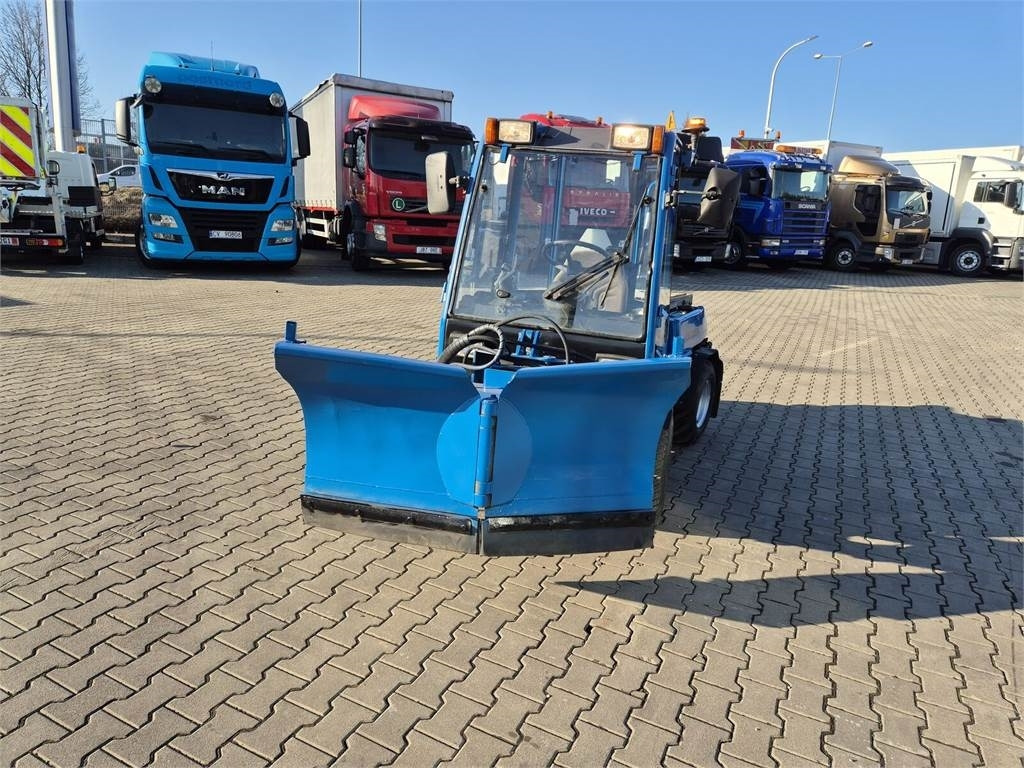 Holder C245 4WD / Tool carrier / Snow plow / PTO FRONT AN - Schneeräumfahrzeug: das Bild 3 Holder C245 4WD / Tool carrier / Snow plow / PTO FRONT AN - Schneeräumfahrzeug: das Bild 3