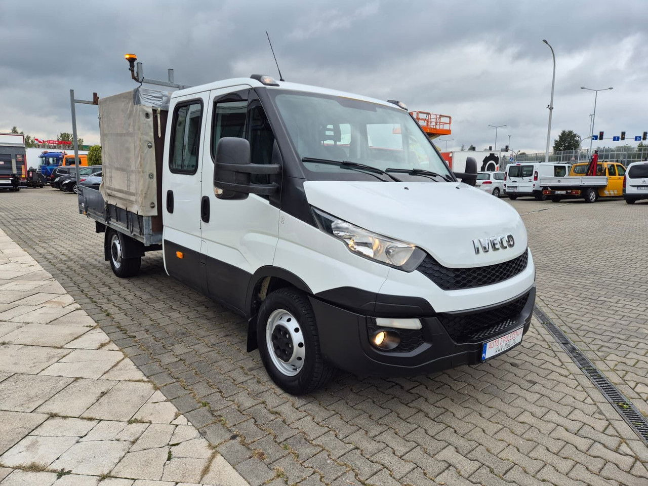 IVECO Daily 35 35S15 / Doka / 1 Owner / LOW KM / 7 Seats - Pritsche Transporter: das Bild 4 IVECO Daily 35 35S15 / Doka / 1 Owner / LOW KM / 7 Seats - Pritsche Transporter: das Bild 4