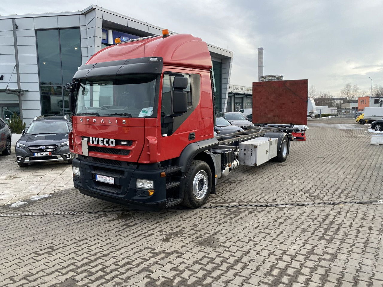 Iveco Stralis 360 AT 190 / Euro 5 / NEW Service / Long Frame - Fahrgestell LKW: das Bild 2 Iveco Stralis 360 AT 190 / Euro 5 / NEW Service / Long Frame - Fahrgestell LKW: das Bild 2