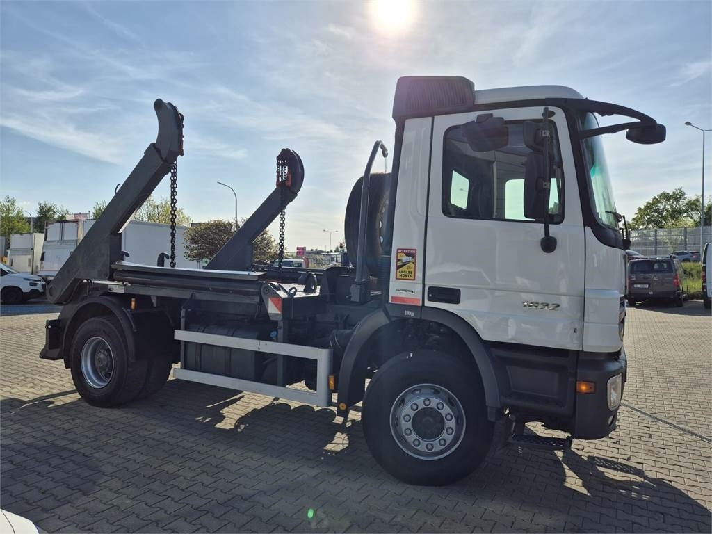 Mercedes-Benz Actros 1832 / FORNAL 180 / 1 OWNER / SERVICED! - Absetzkipper: das Bild 5 Mercedes-Benz Actros 1832 / FORNAL 180 / 1 OWNER / SERVICED! - Absetzkipper: das Bild 5
