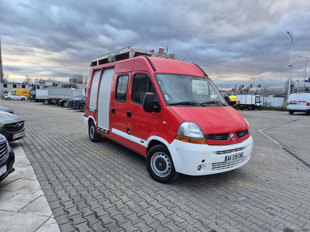 RENAULT Master 2.5 DCi / Like NEW LOW KM / 4 Seats - Feuerwehrfahrzeug: das Bild 1 RENAULT Master 2.5 DCi / Like NEW LOW KM / 4 Seats - Feuerwehrfahrzeug: das Bild 1