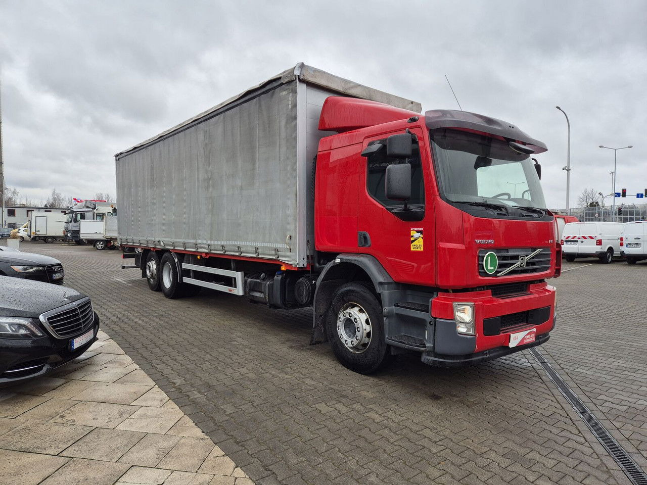Volvo FE 320 62R / Serviced / 22 EP / Euro 4 - Plane LKW: das Bild 4 Volvo FE 320 62R / Serviced / 22 EP / Euro 4 - Plane LKW: das Bild 4